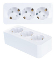 BLANCA розетка 3-местная с заземлением со шторками, открытой установки, белый (BLNRA011311) Розетка с изолированной пластиной