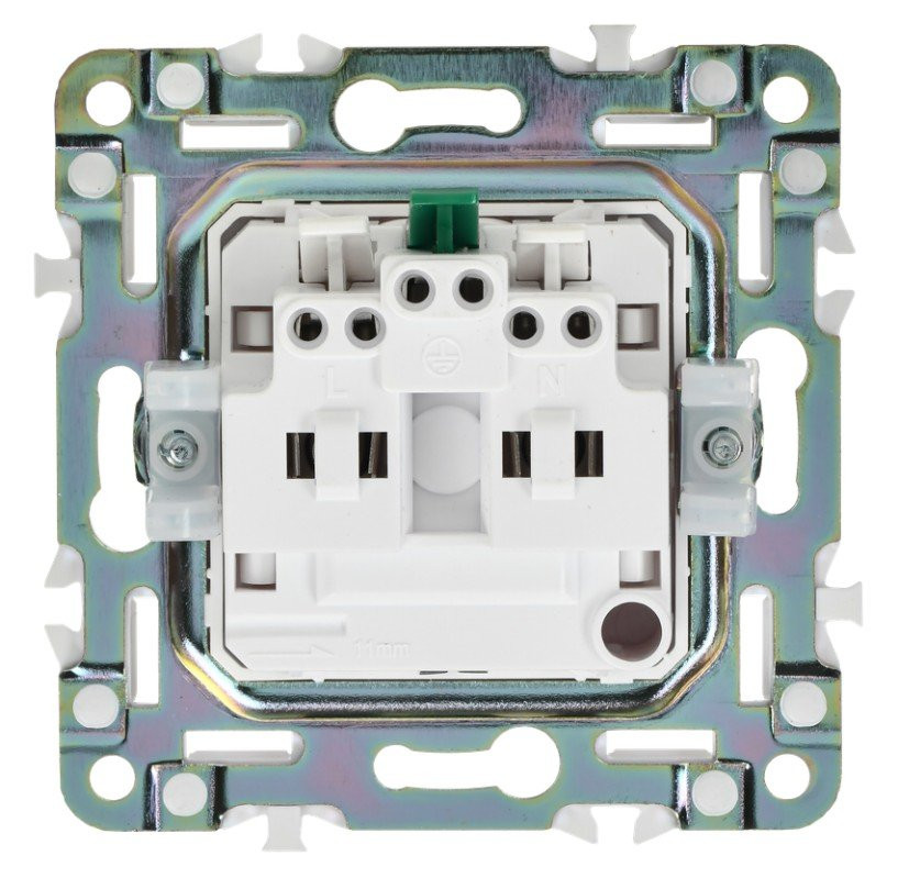 SKANDY Розетка 1-местна SK-R04W с заземлением с защитными шторками скрытой установки 16А арктический белый (SK-R14-16-K01) Розетка с защитными шторками
