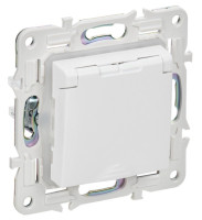 SKANDY Розетка 1-местная SK-R11W с заземлением с защитными шторками и крышкой скрытой установки 16А IP44 арктический белый (SK-R16-16-44-K01) Розетка с защитными шторками