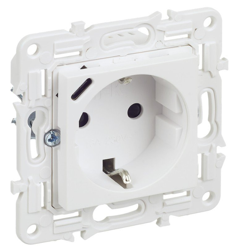 SKANDY Розетка 1-местна с USB C 18Вт SK-R17W с заземлением с защитными шторками скрытой установки 16А арктический белый (SK-R14-16-U14-018-K01) Розетка с защитными шторками